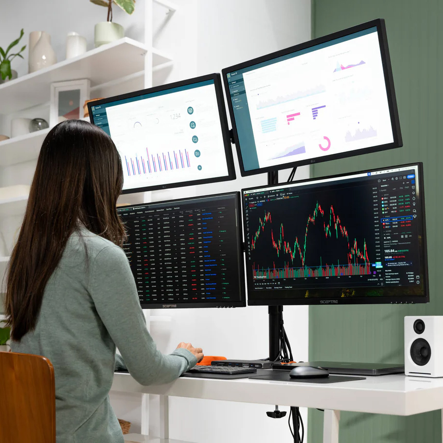 Satechi Thunderbolt 4 Docking Station with DisplayLink